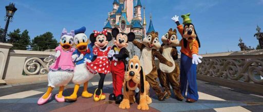 Mickey, Minnie, Pluto, Goofy, Donald, Daisy, Chip and Dale